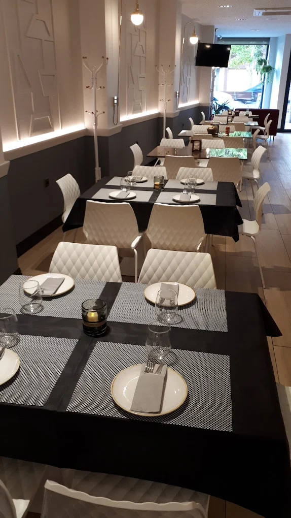 Interior del restaurante Zaín en Albacete
